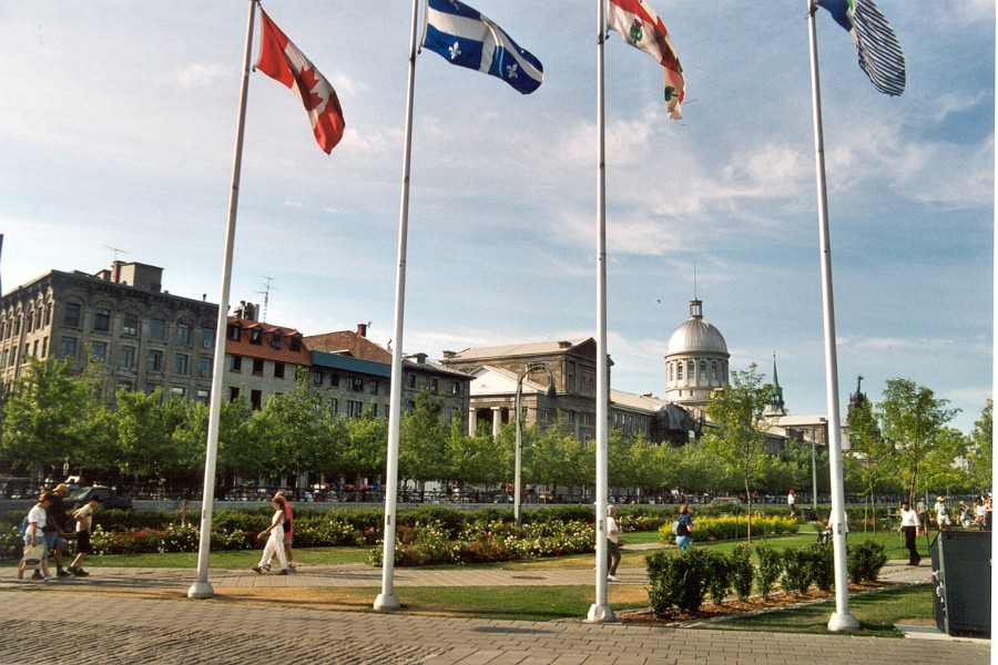 montrealdrapeaux.jpg